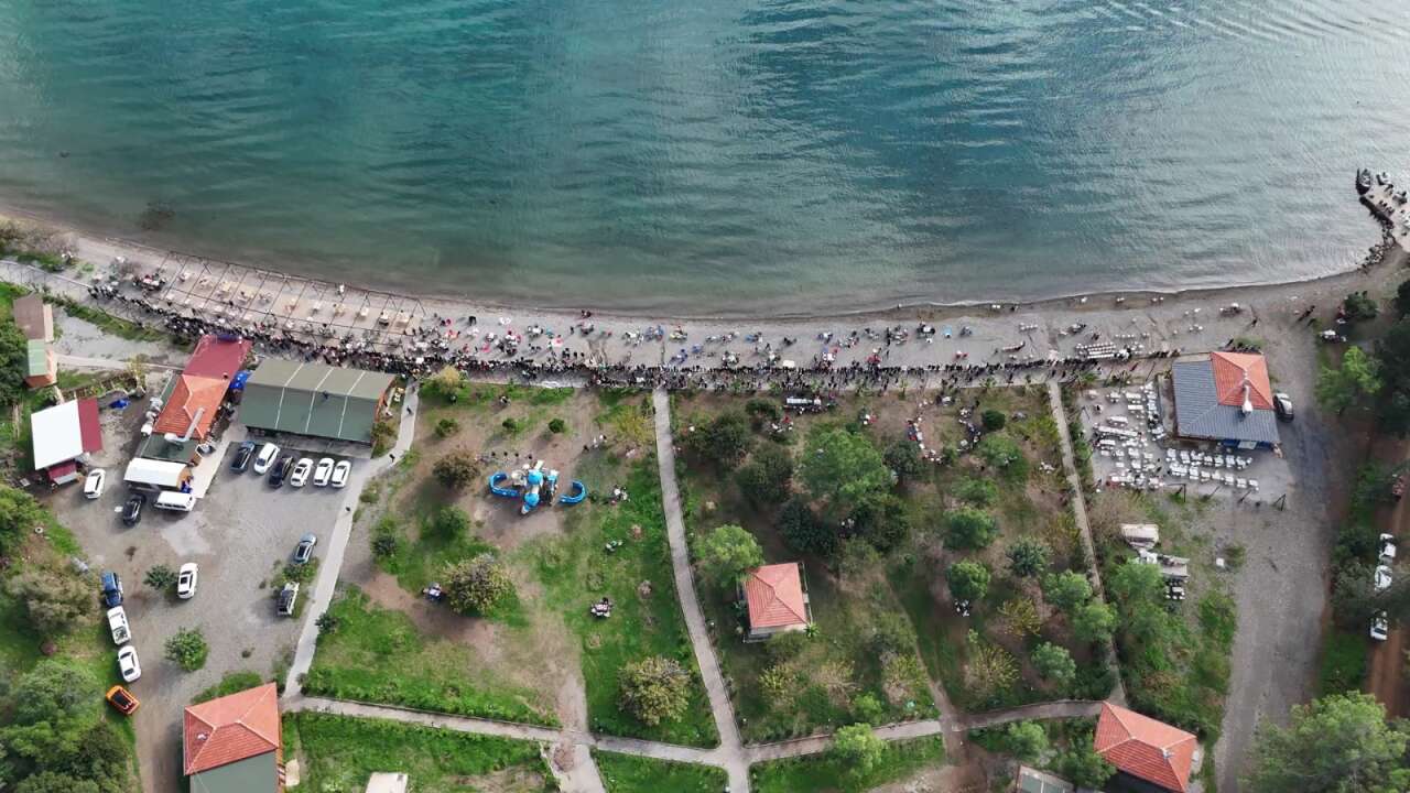 Yüzlerce Vatandaş Kille'de Marina Projesine Karşı İnsan Zinciri Oluşturdu 2